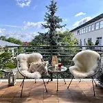 Bali Stylische Mit Terrasse アパート