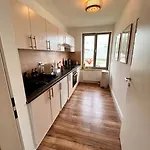 Bali Stylische Mit Terrasse Apartment *