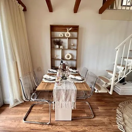 Bali Stylische Mit Terrasse Lejlighed *