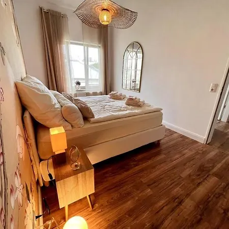 Bali Stylische Mit Terrasse Apartment Schönefeld